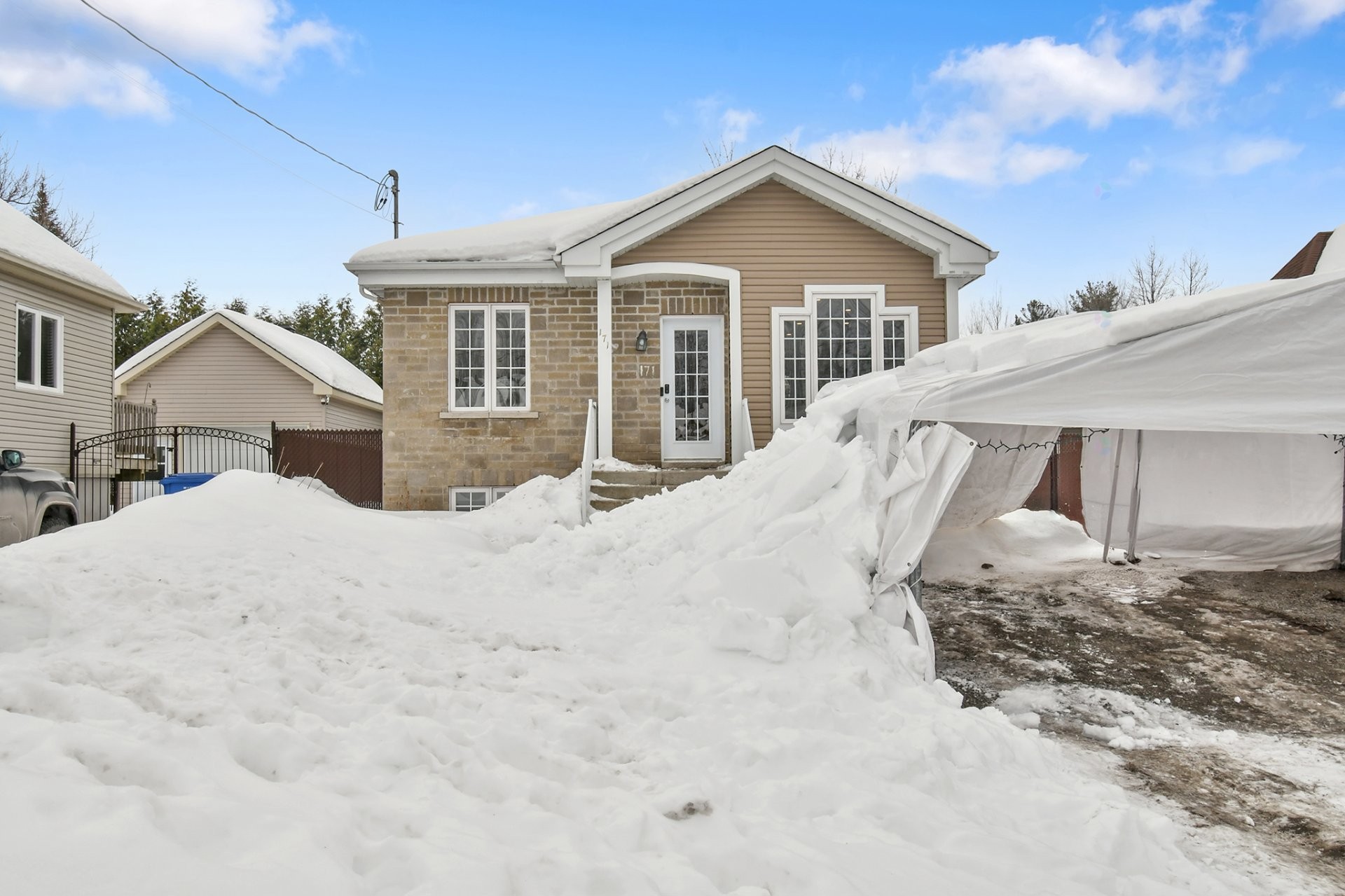 









171


Rue R.-L.-Rivard

,
Saint-Lin/Laurentides,




QC
J5M2E4

