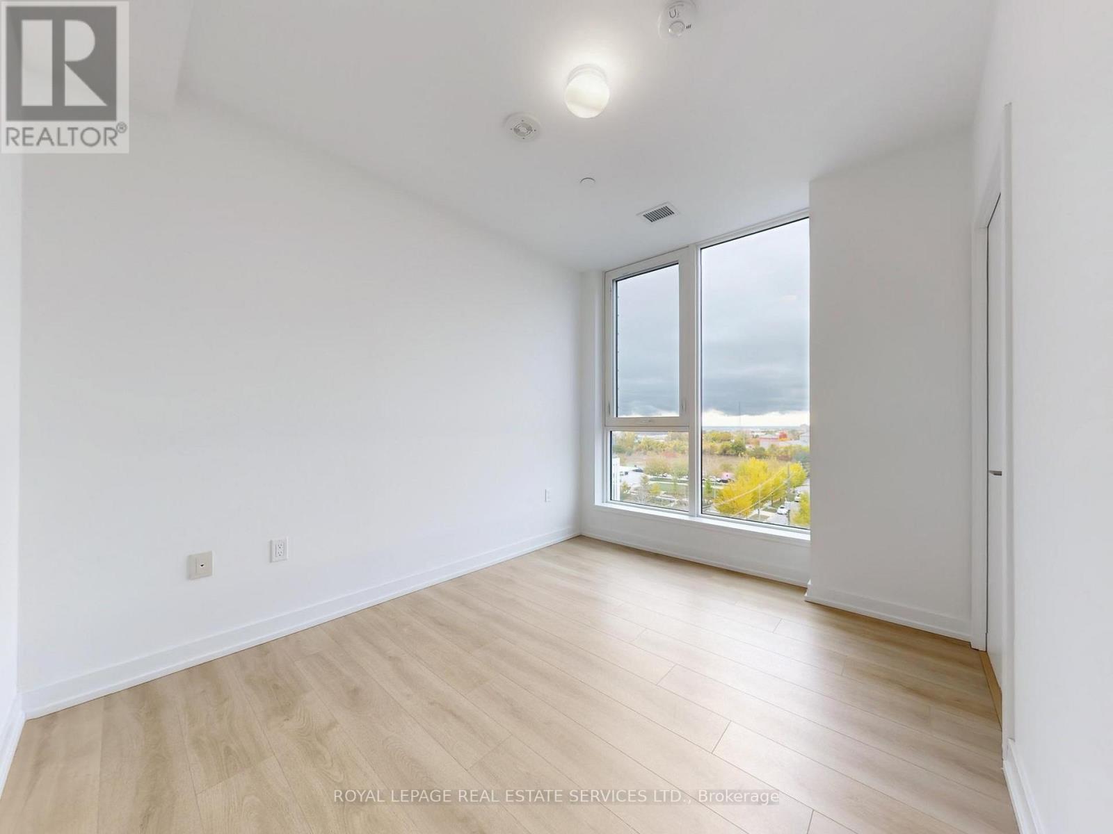 












614 - 1195 THE QUEENSWAY

,
Toronto,




Ontario
M8Z0H1

