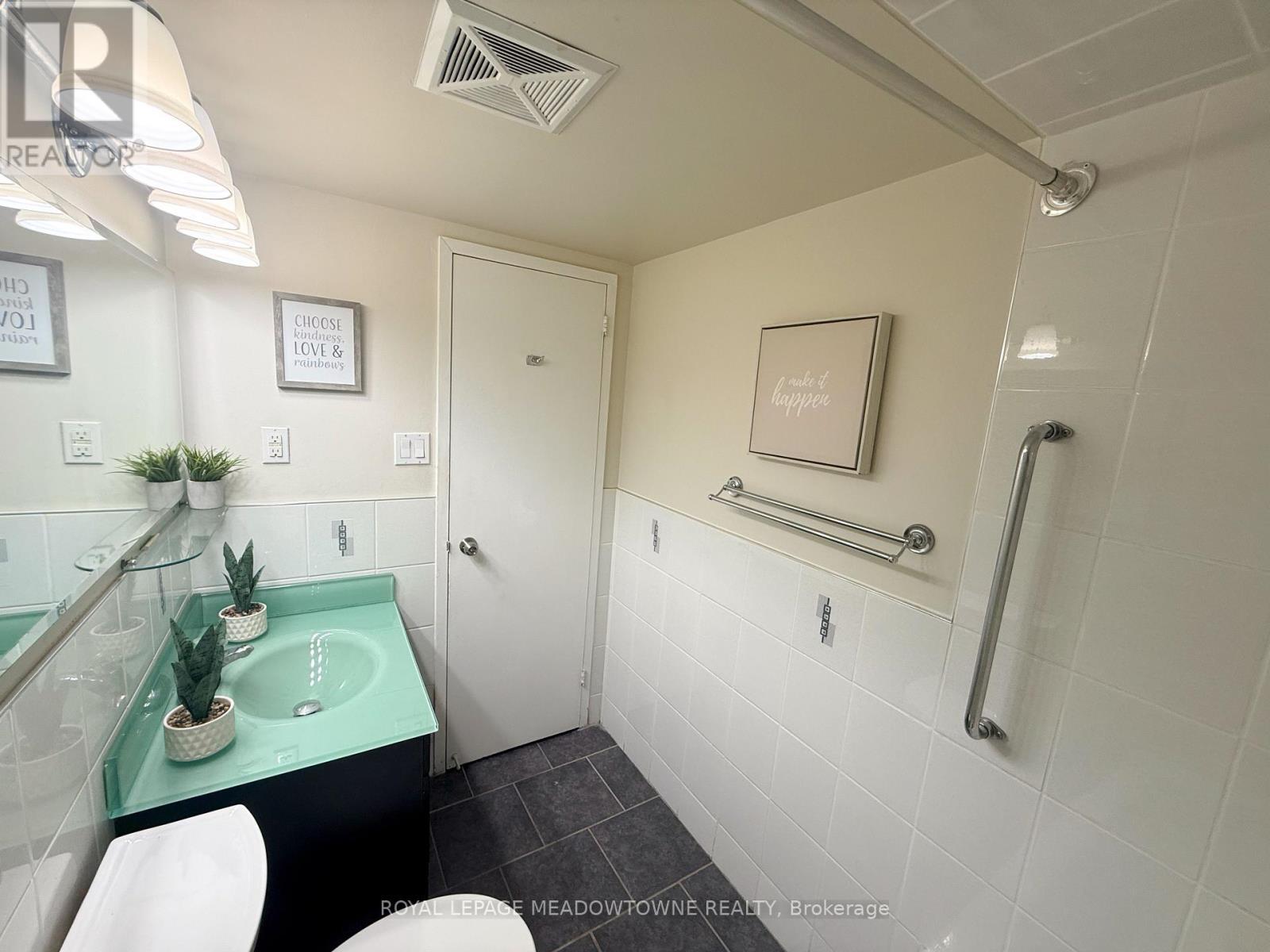 












704 - 1338 YORK MILLS ROAD

,
Toronto,




Ontario
M3A3M3

