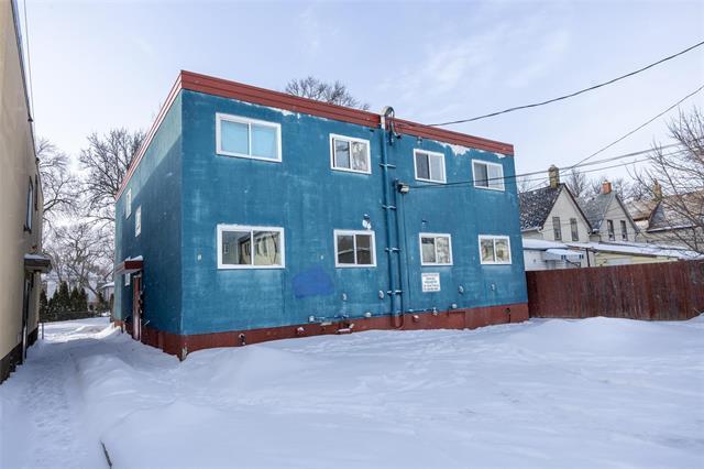 









683


Toronto

ST,
Winnipeg,




MB
R3R 1Z4

