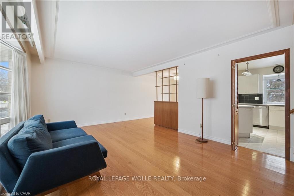 












123 LORRAINE AVENUE

,
Kitchener,




Ontario
N2B2N1

