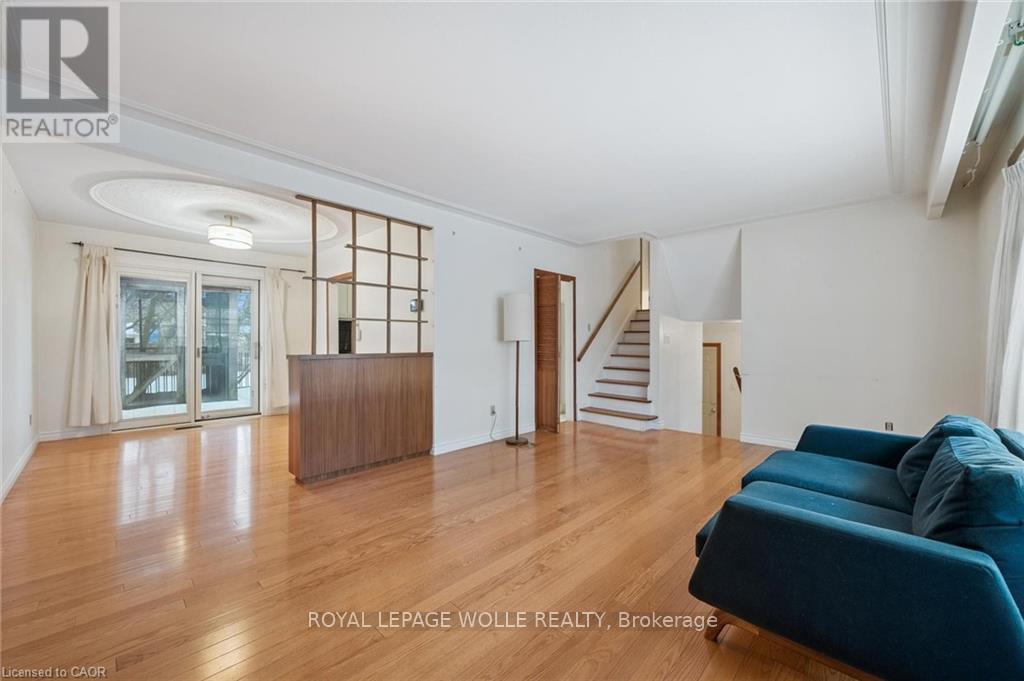 












123 LORRAINE AVENUE

,
Kitchener,




Ontario
N2B2N1

