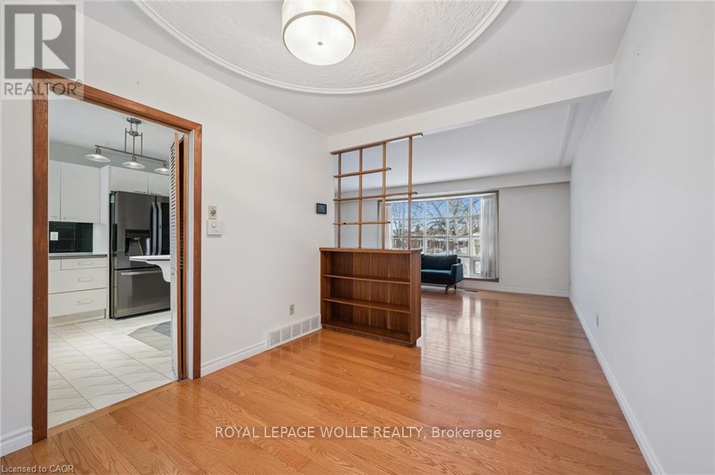 












123 LORRAINE AVENUE

,
Kitchener,




Ontario
N2B2N1

