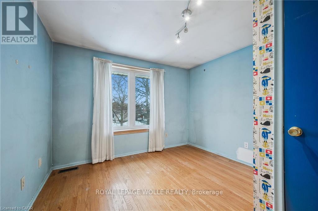 












123 LORRAINE AVENUE

,
Kitchener,




Ontario
N2B2N1

