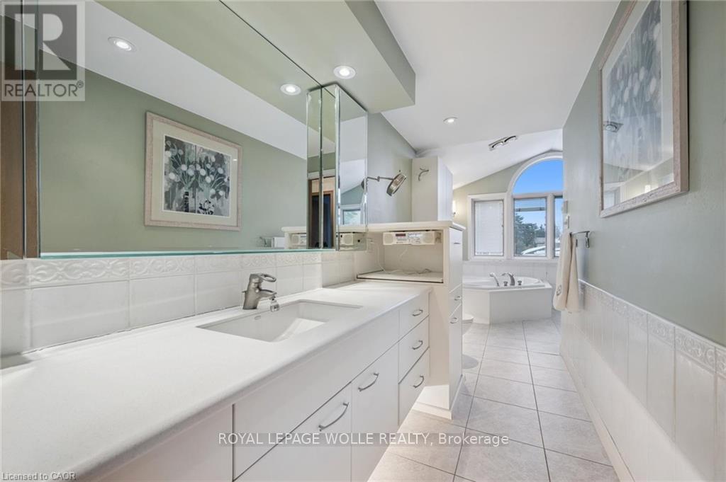 












123 LORRAINE AVENUE

,
Kitchener,




Ontario
N2B2N1

