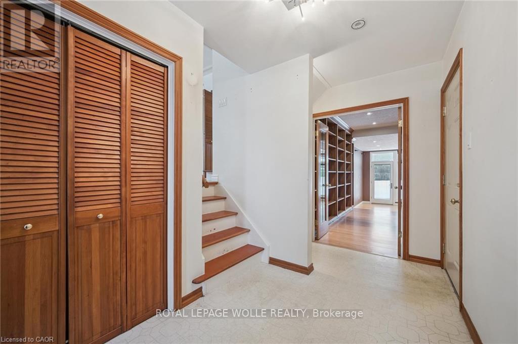 












123 LORRAINE AVENUE

,
Kitchener,




Ontario
N2B2N1

