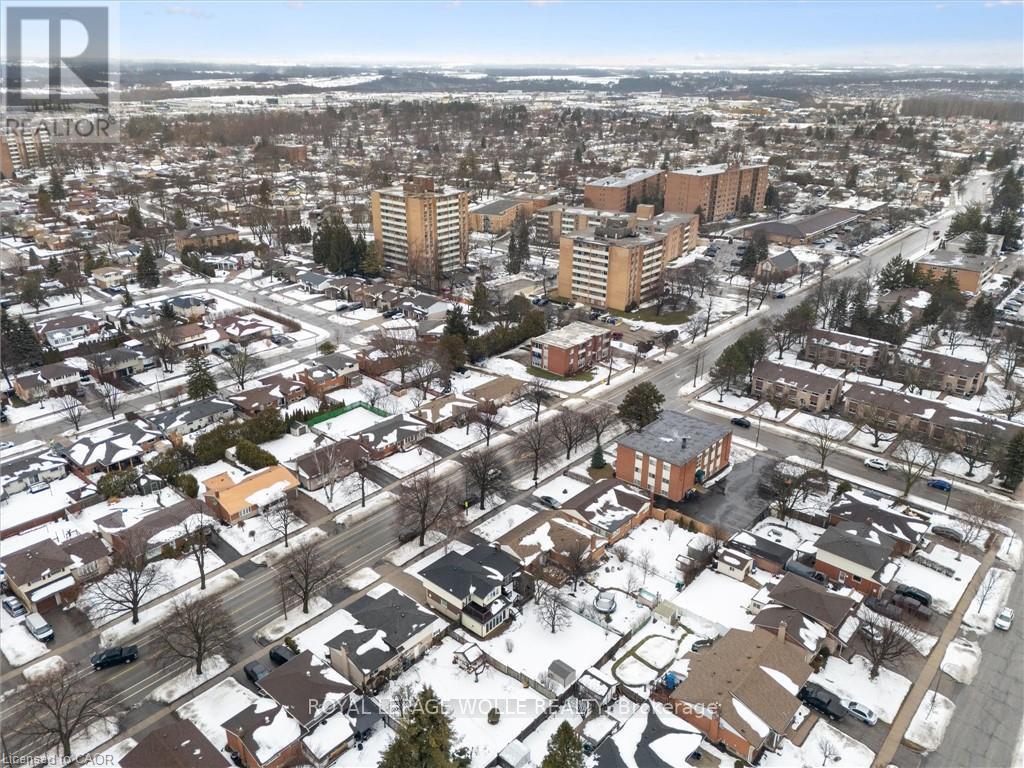 












123 LORRAINE AVENUE

,
Kitchener,




Ontario
N2B2N1

