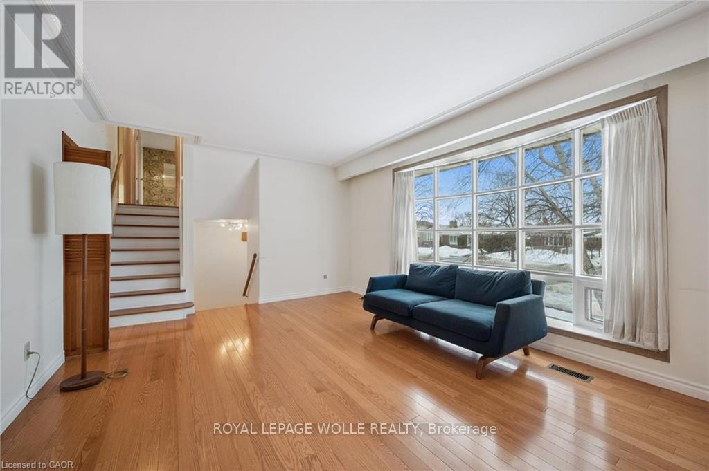 












123 LORRAINE AVENUE

,
Kitchener,




Ontario
N2B2N1

