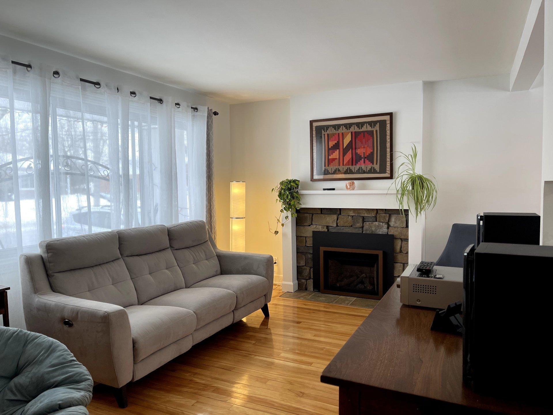 









182


Av. Duke-of-Kent

,
Pointe-Claire,




QC
H9R1Y3

