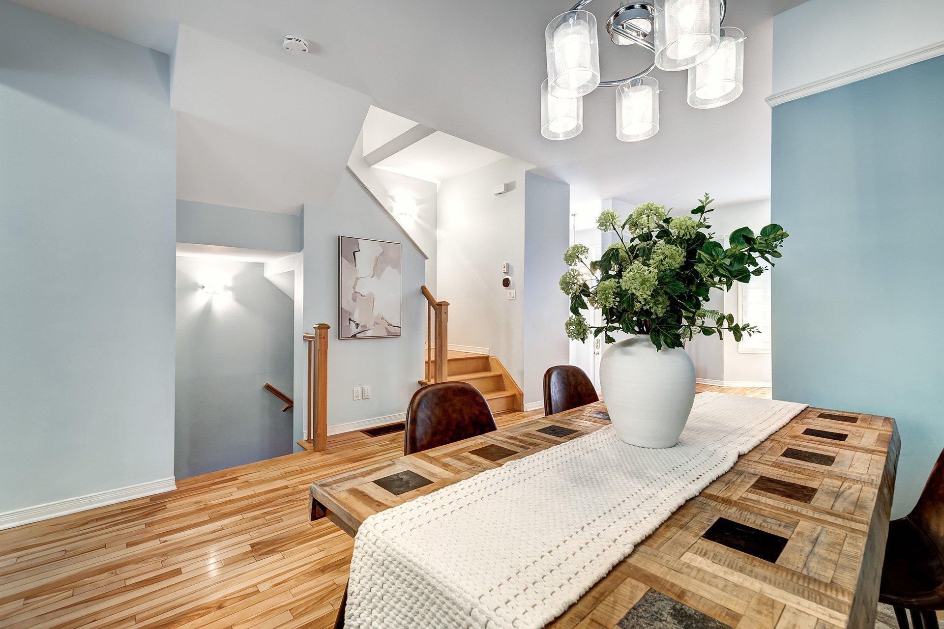 









2686


Av. Ernest-Hemingway

,
Montréal (Saint-Laurent),




QC
H4R3E7

