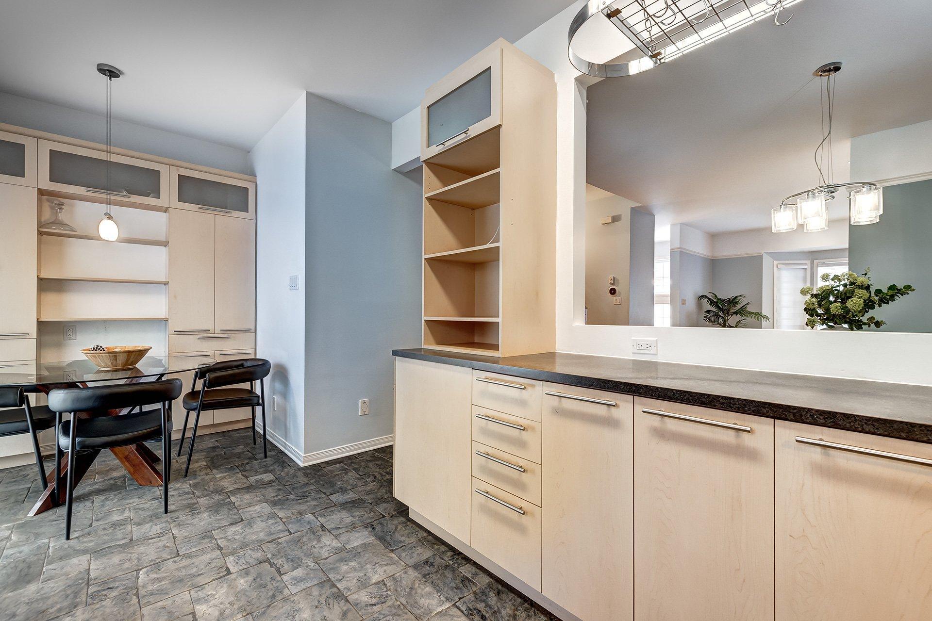 









2686


Av. Ernest-Hemingway

,
Montréal (Saint-Laurent),




QC
H4R3E7

