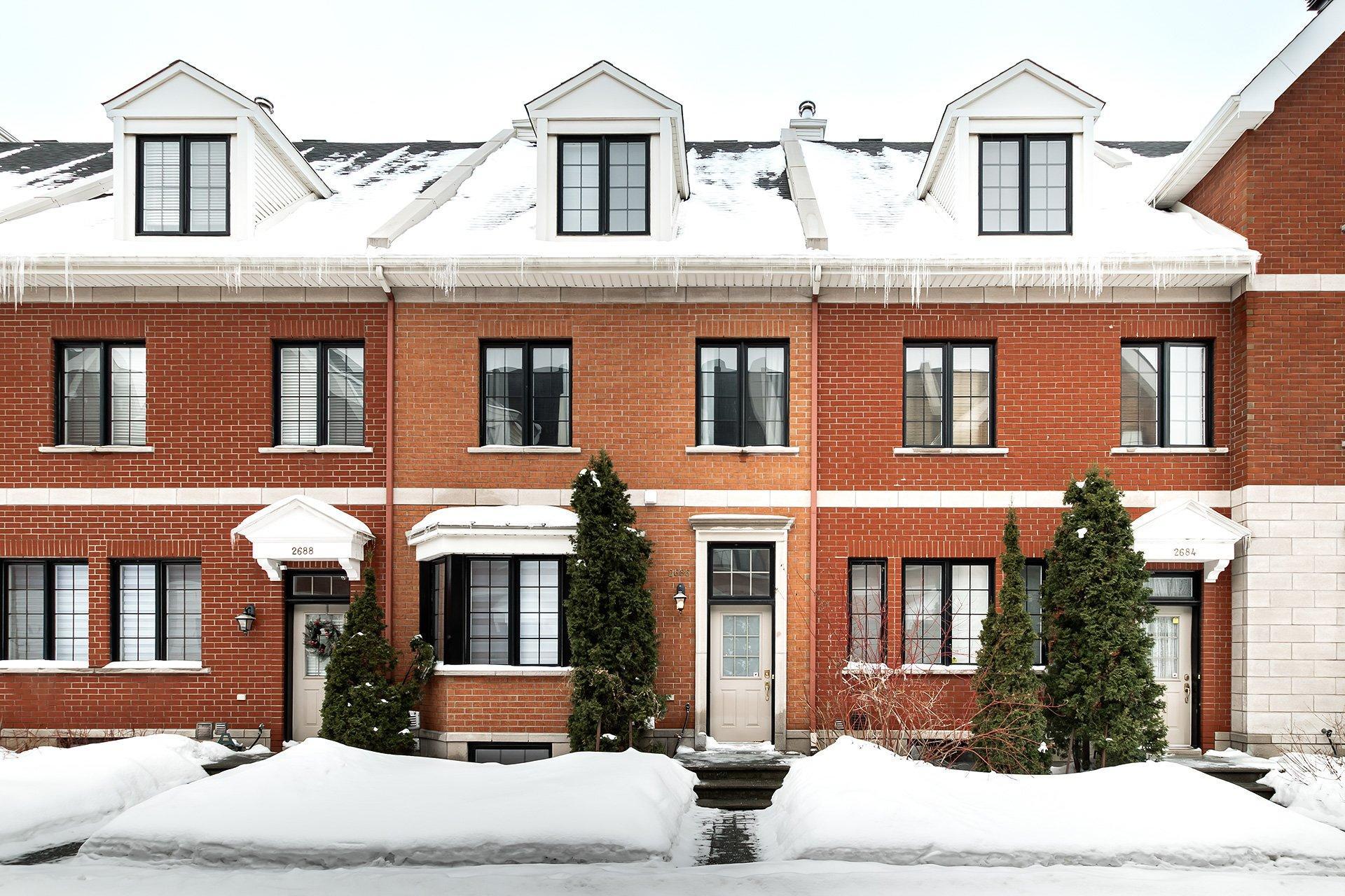 









2686


Av. Ernest-Hemingway

,
Montréal (Saint-Laurent),




QC
H4R3E7

