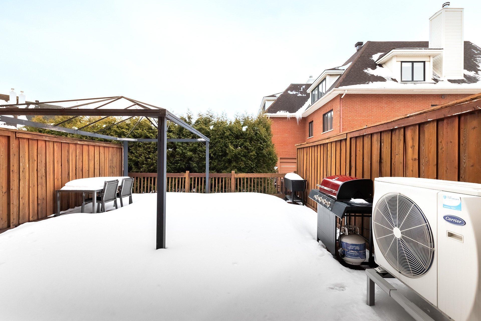 









2686


Av. Ernest-Hemingway

,
Montréal (Saint-Laurent),




QC
H4R3E7

