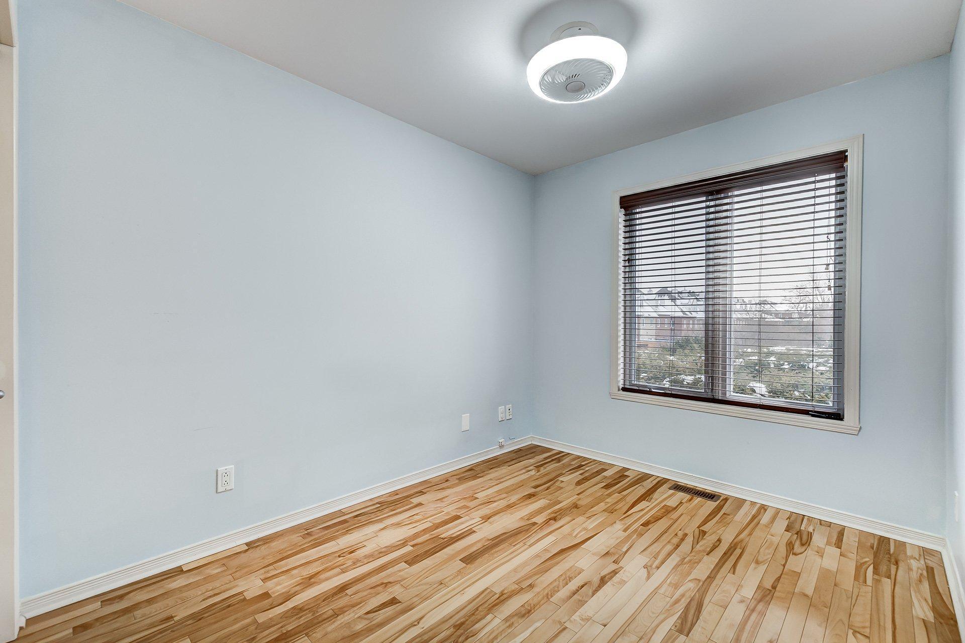 









2686


Av. Ernest-Hemingway

,
Montréal (Saint-Laurent),




QC
H4R3E7

