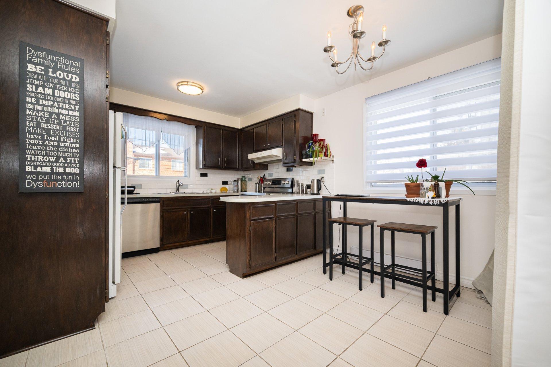 









503


Rue de Callas

,
Laval (Chomedey),




QC
H7W4V2

