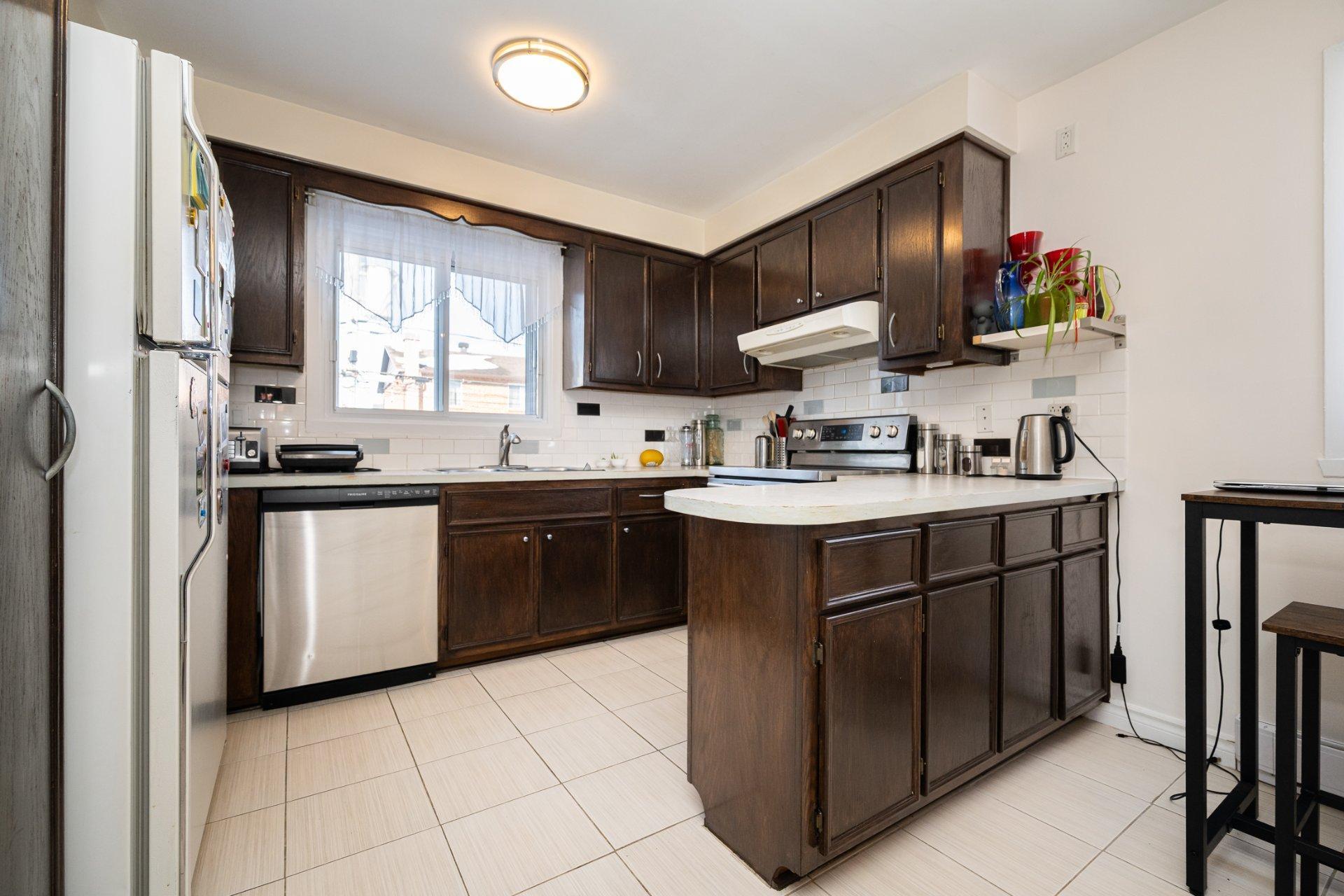 









503


Rue de Callas

,
Laval (Chomedey),




QC
H7W4V2

