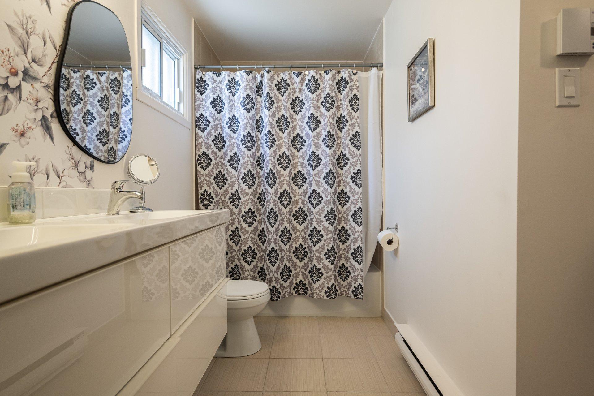 









503


Rue de Callas

,
Laval (Chomedey),




QC
H7W4V2

