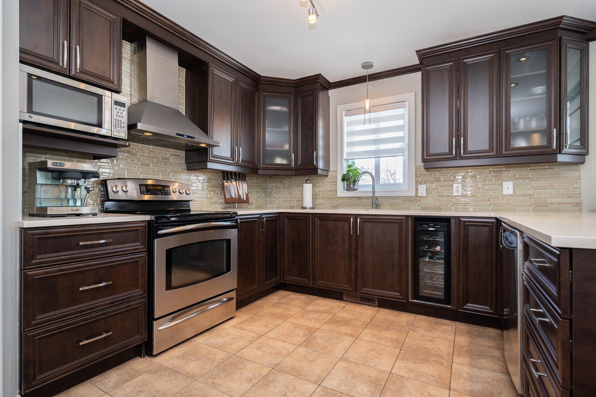 









4665


Rue Gaston-Chapleau

,
Laval (Chomedey),




QC
H7W0B5

