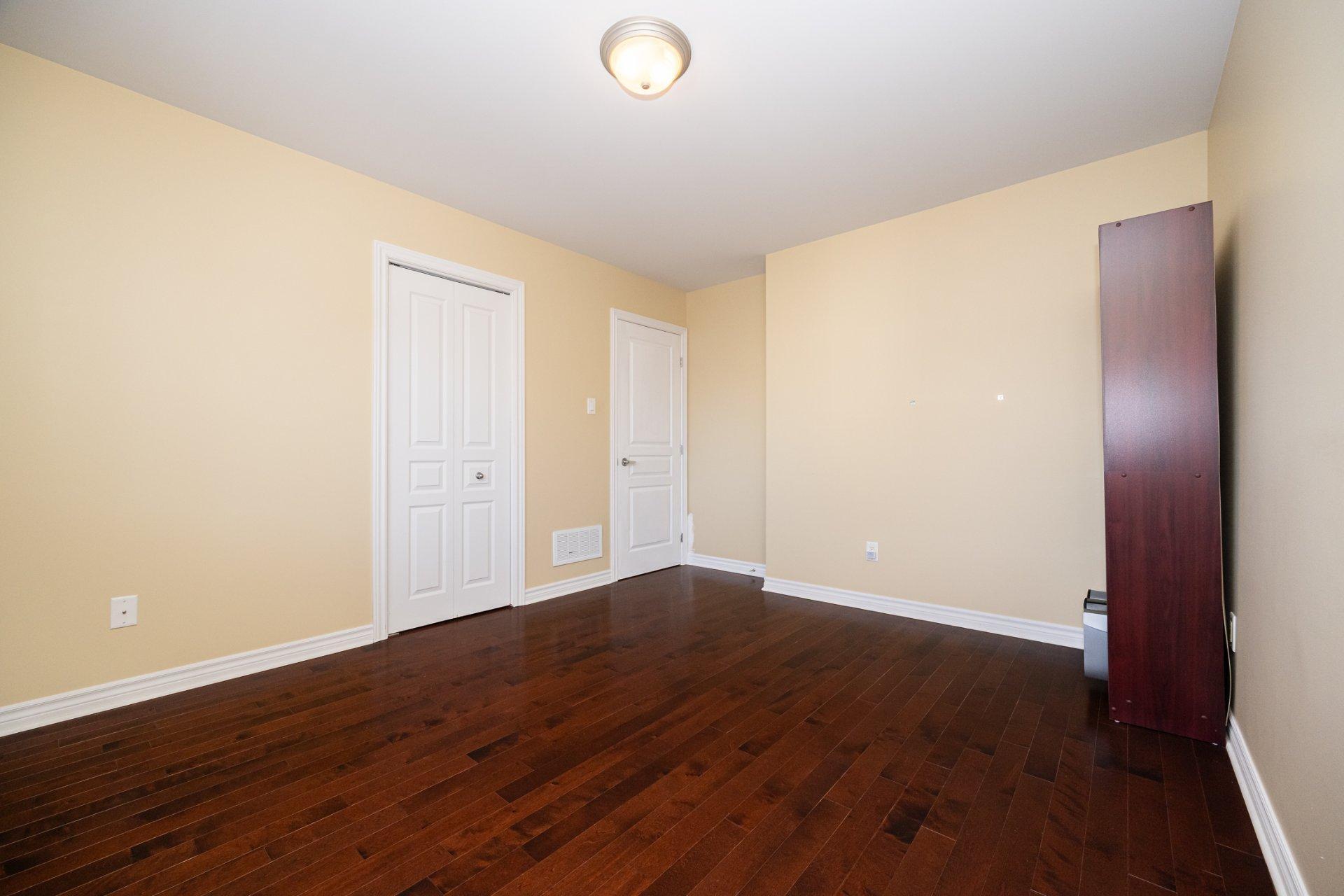 









4665


Rue Gaston-Chapleau

,
Laval (Chomedey),




QC
H7W0B5

