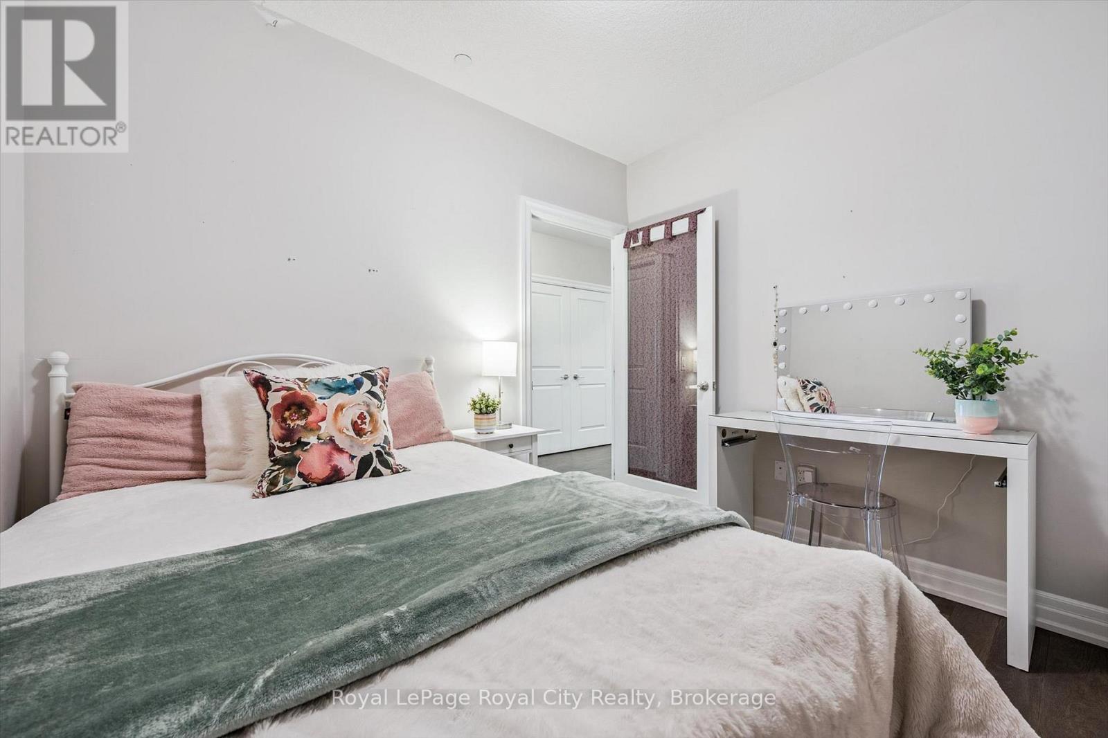 












809 - 1880 GORDON STREET

,
Guelph (Pineridge/Westminster Woods),




Ontario
N1L0P5

