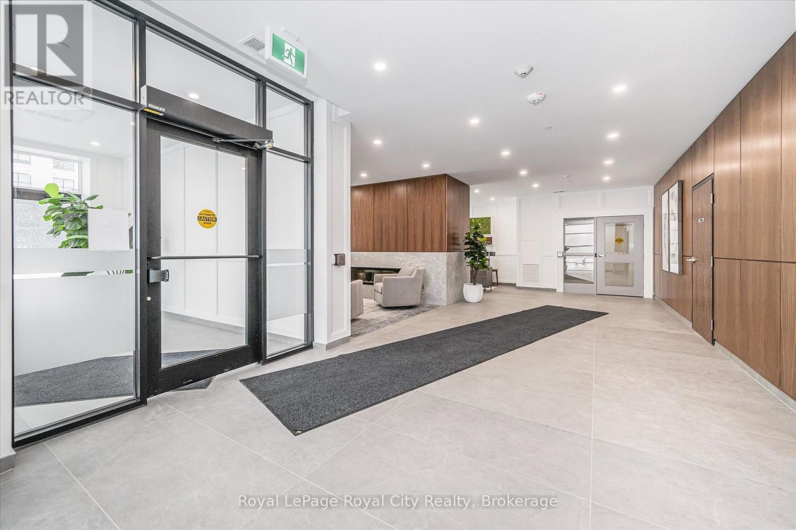 












809 - 1880 GORDON STREET

,
Guelph (Pineridge/Westminster Woods),




Ontario
N1L0P5

