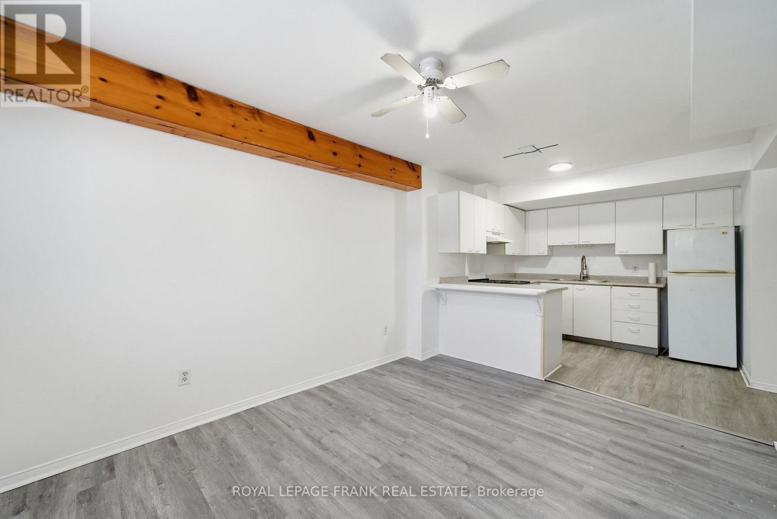 












10 FLAVELLE CRESCENT

,
Kawartha Lakes (Lindsay),




Ontario
K9V6E2

