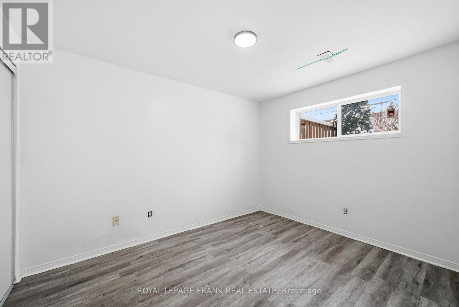 












10 FLAVELLE CRESCENT

,
Kawartha Lakes (Lindsay),




Ontario
K9V6E2

