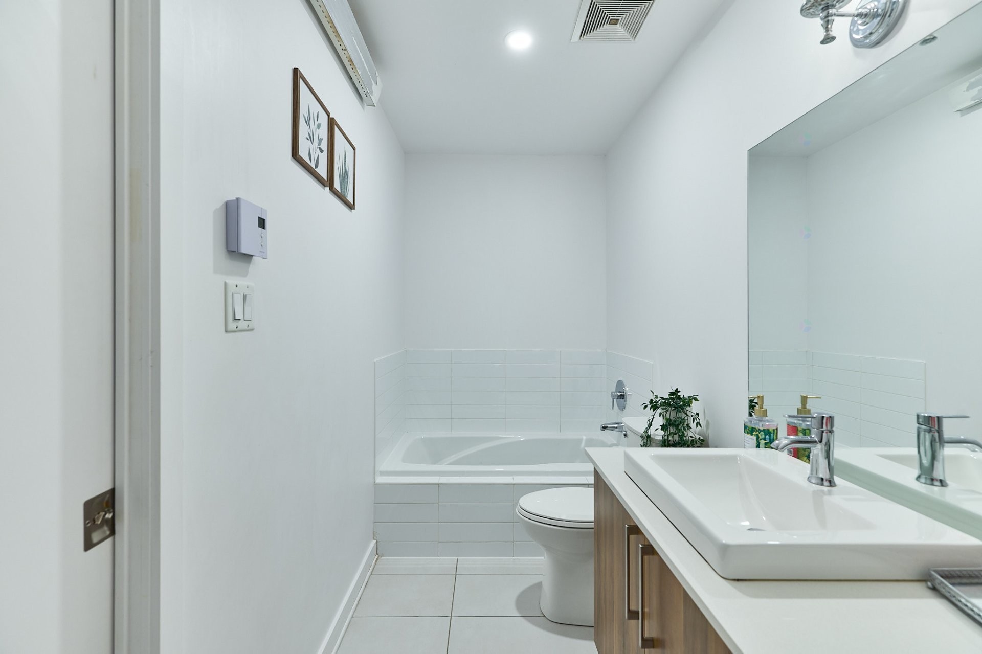 









10050


Place de l'Acadie

, 142,
Montréal (Ahuntsic-Cartierville),




QC
H4N0C8

