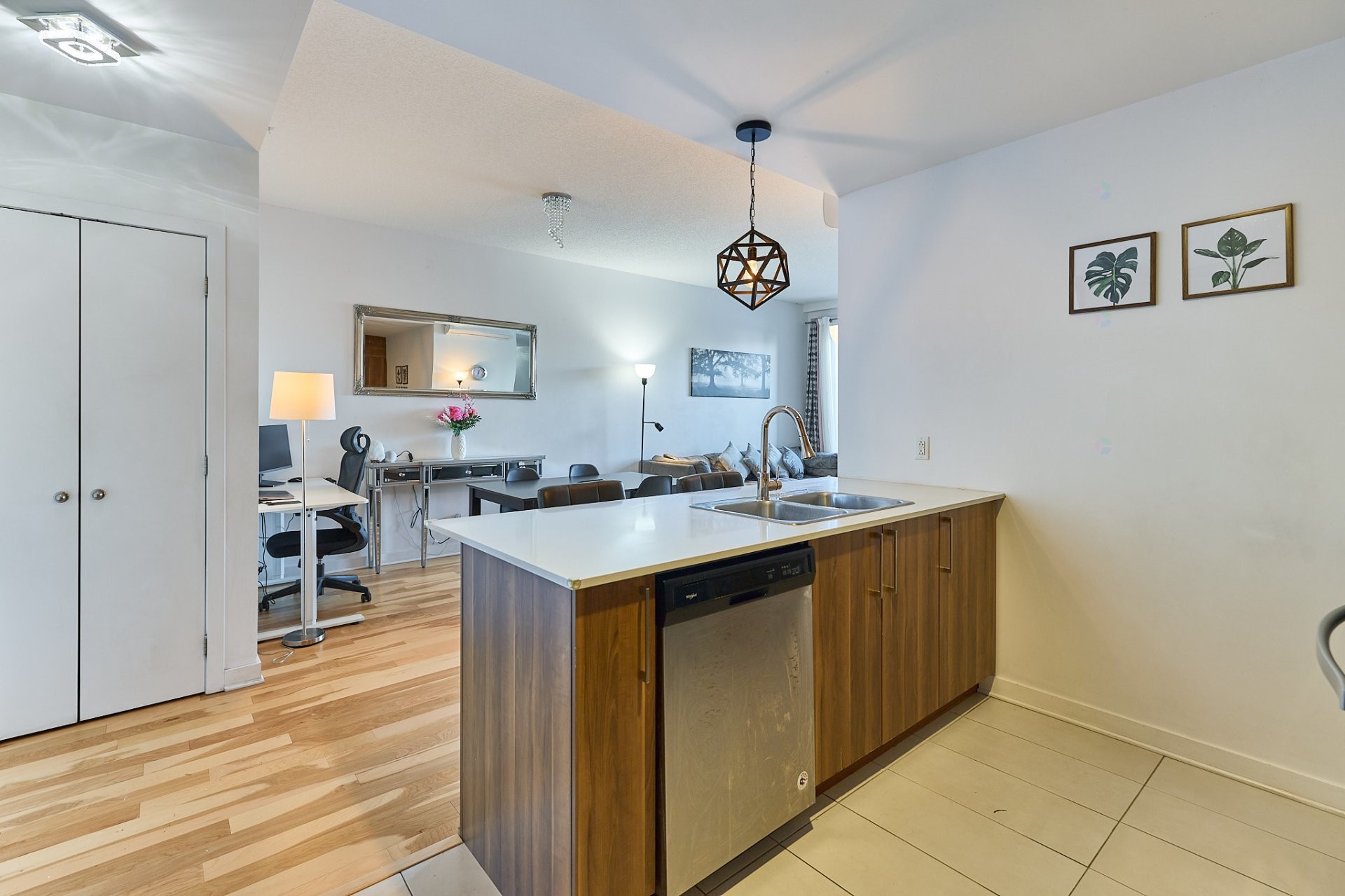 









10050


Place de l'Acadie

, 142,
Montréal (Ahuntsic-Cartierville),




QC
H4N0C8

