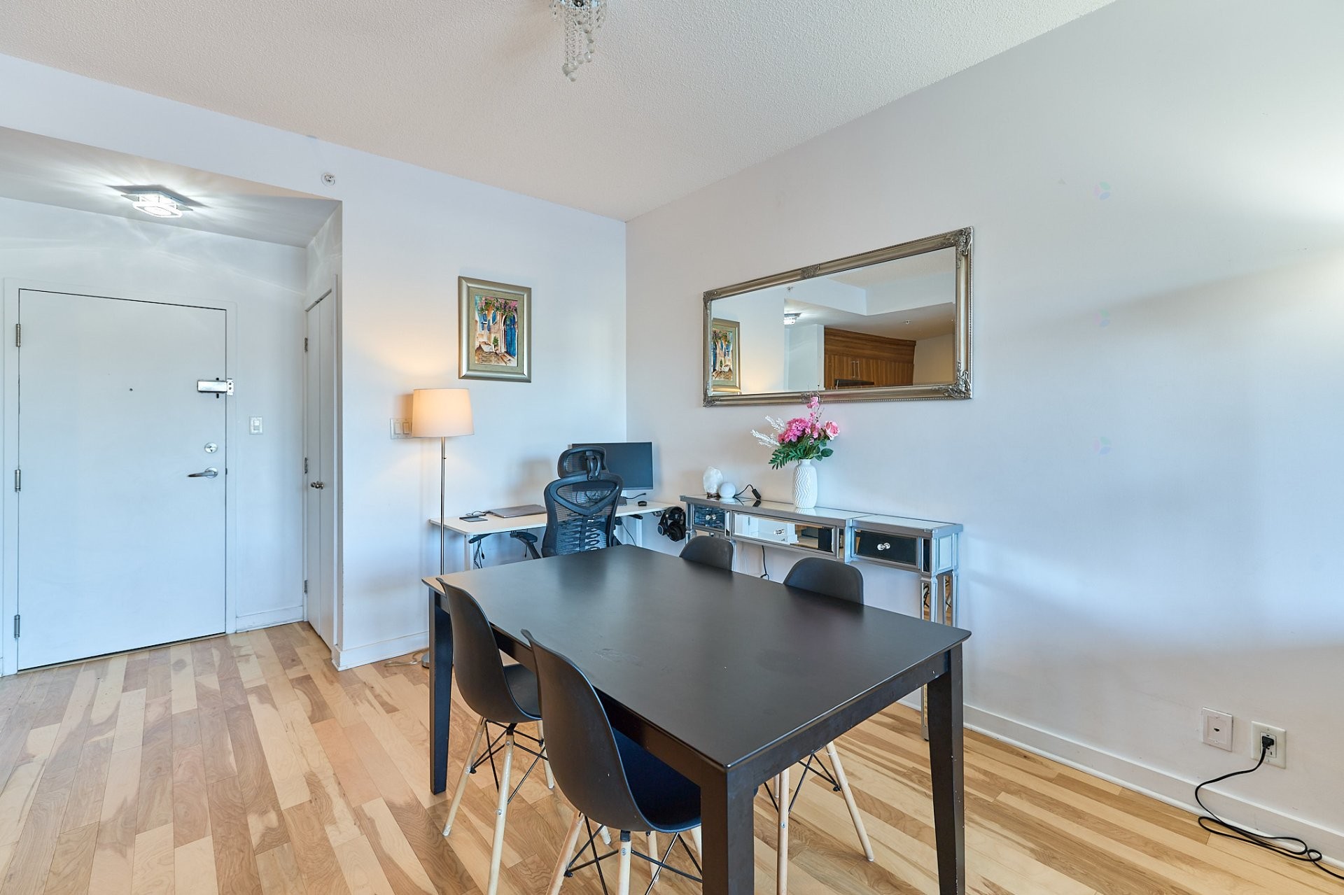 









10050


Place de l'Acadie

, 142,
Montréal (Ahuntsic-Cartierville),




QC
H4N0C8

