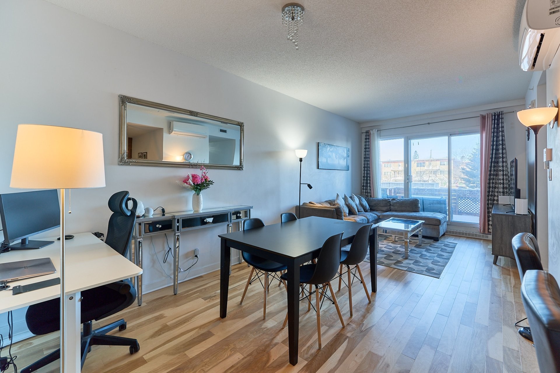 









10050


Place de l'Acadie

, 142,
Montréal (Ahuntsic-Cartierville),




QC
H4N0C8

