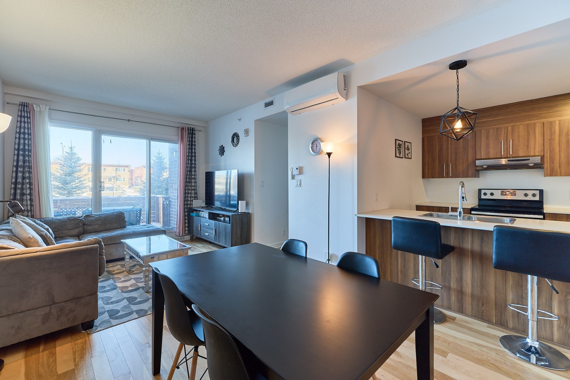 









10050


Place de l'Acadie

, 142,
Montréal (Ahuntsic-Cartierville),




QC
H4N0C8

