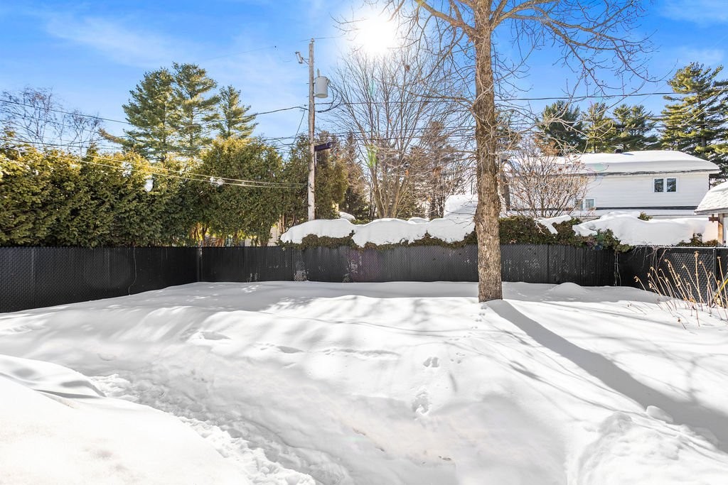 









594


Rue Ouimet

,
Saint-Jérôme,




QC
J7Z1R2

