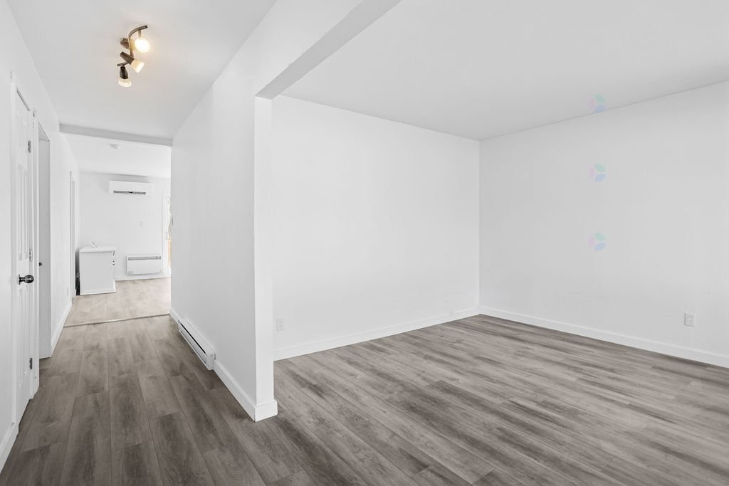 









594


Rue Ouimet

,
Saint-Jérôme,




QC
J7Z1R2

