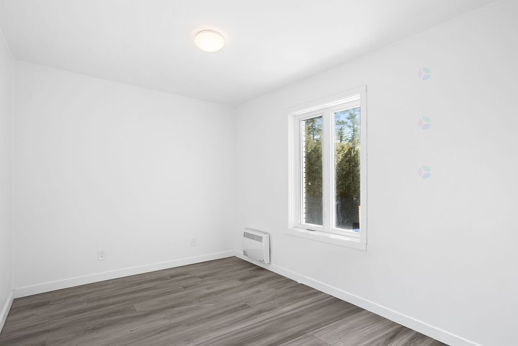 









594


Rue Ouimet

,
Saint-Jérôme,




QC
J7Z1R2

