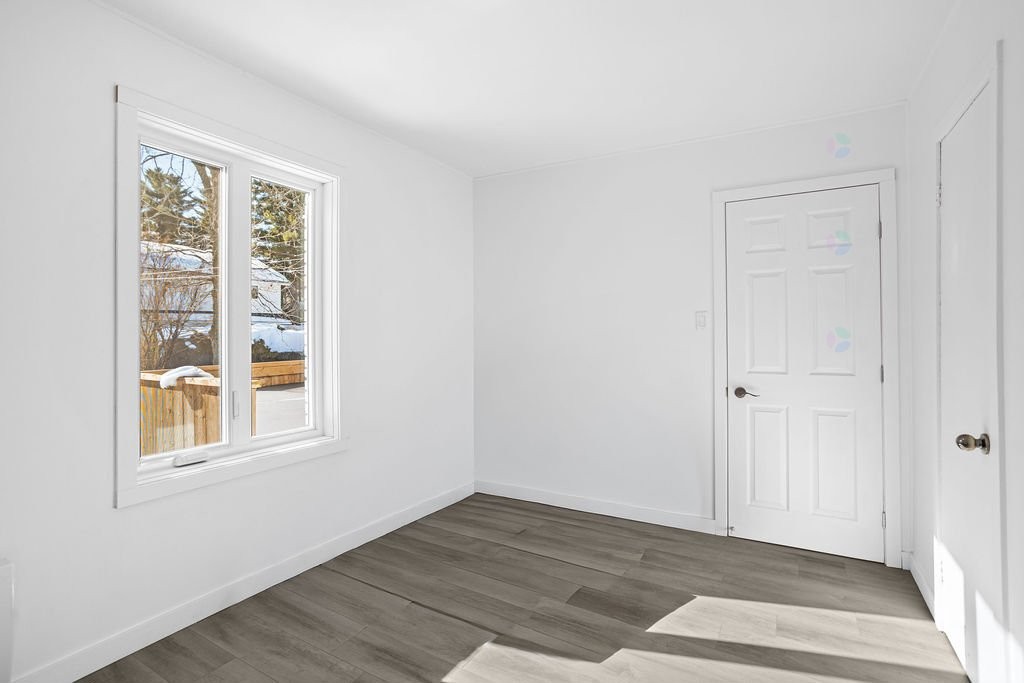 









594


Rue Ouimet

,
Saint-Jérôme,




QC
J7Z1R2

