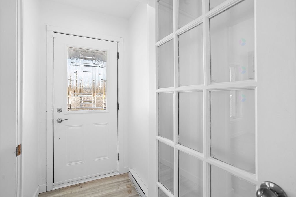 









594


Rue Ouimet

,
Saint-Jérôme,




QC
J7Z1R2

