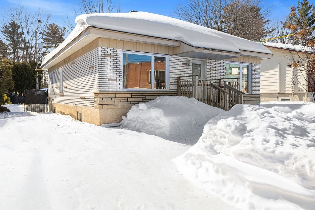 









594


Rue Ouimet

,
Saint-Jérôme,




QC
J7Z1R2

