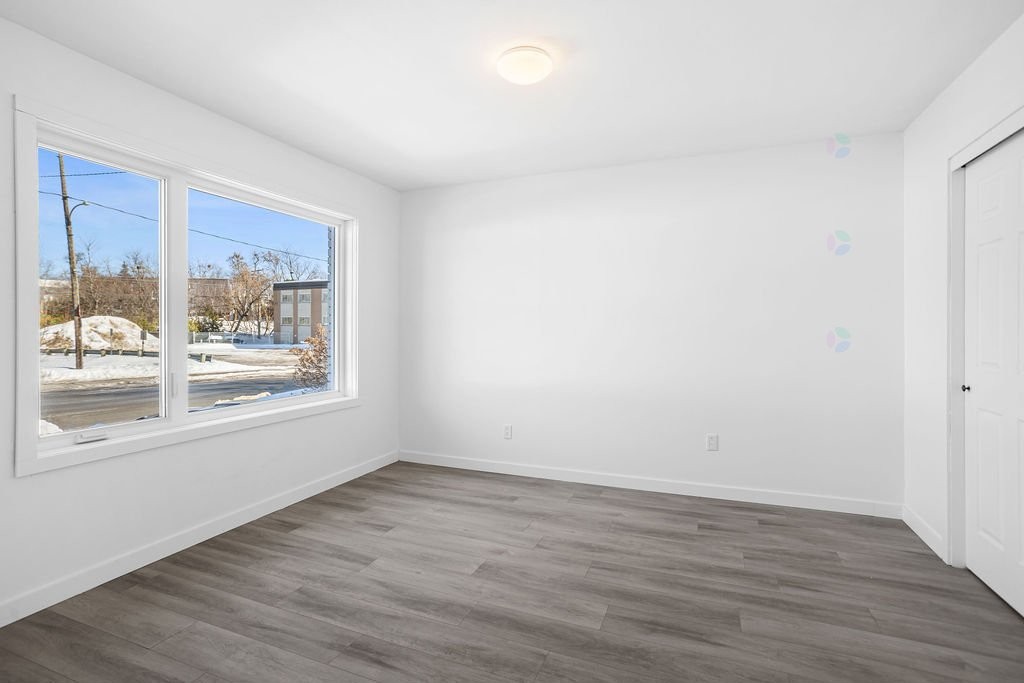 









594


Rue Ouimet

,
Saint-Jérôme,




QC
J7Z1R2

