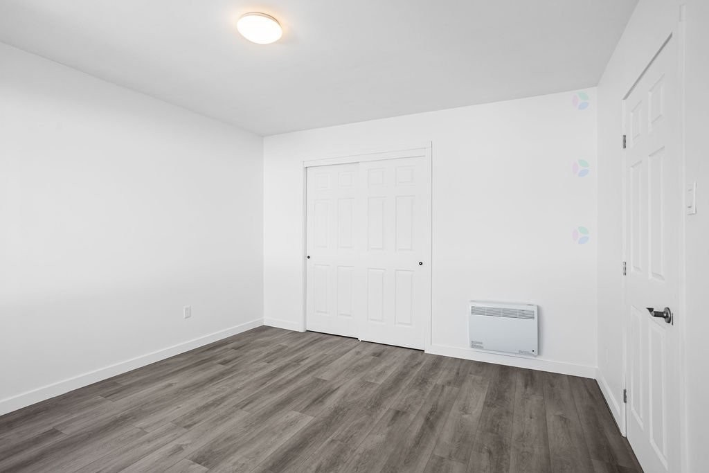 









594


Rue Ouimet

,
Saint-Jérôme,




QC
J7Z1R2

