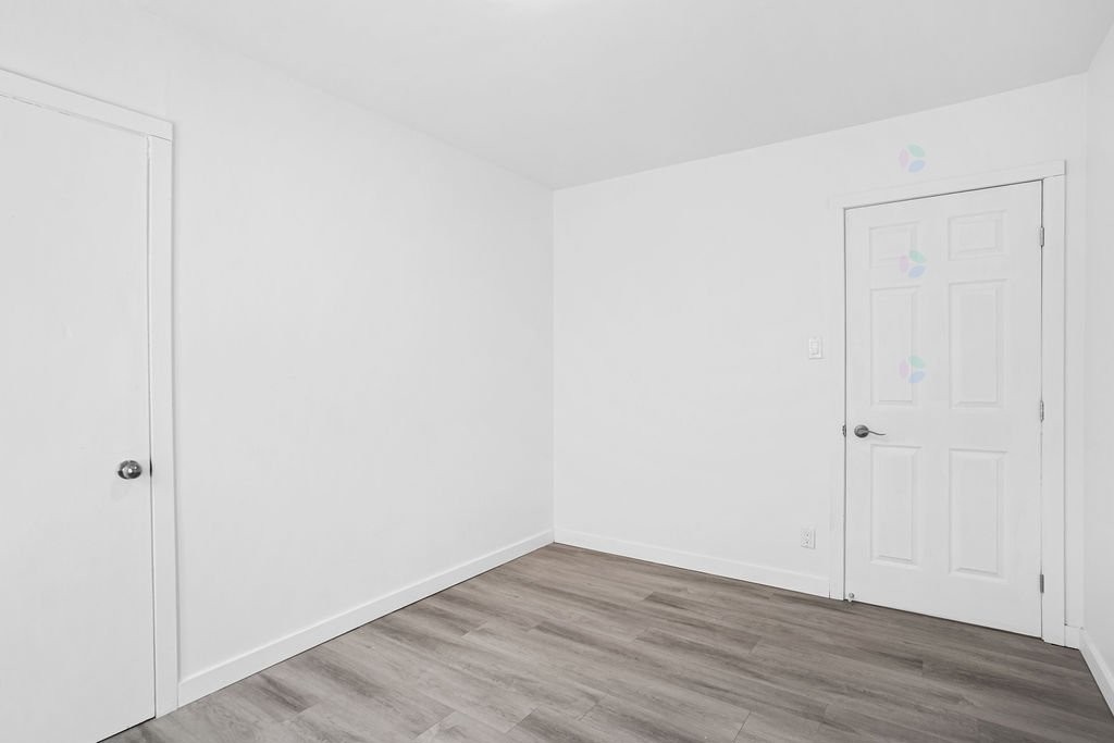 









594


Rue Ouimet

,
Saint-Jérôme,




QC
J7Z1R2

