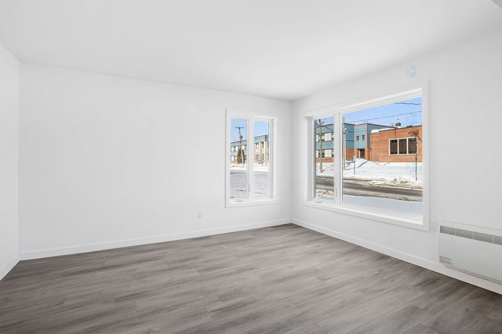 









594


Rue Ouimet

,
Saint-Jérôme,




QC
J7Z1R2

