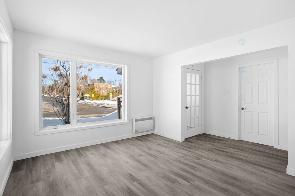 









594


Rue Ouimet

,
Saint-Jérôme,




QC
J7Z1R2

