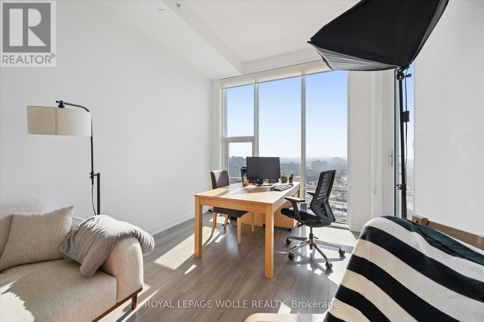 












1707 - 85 DUKE STREET W

,
Kitchener,




Ontario
N2H0B7

