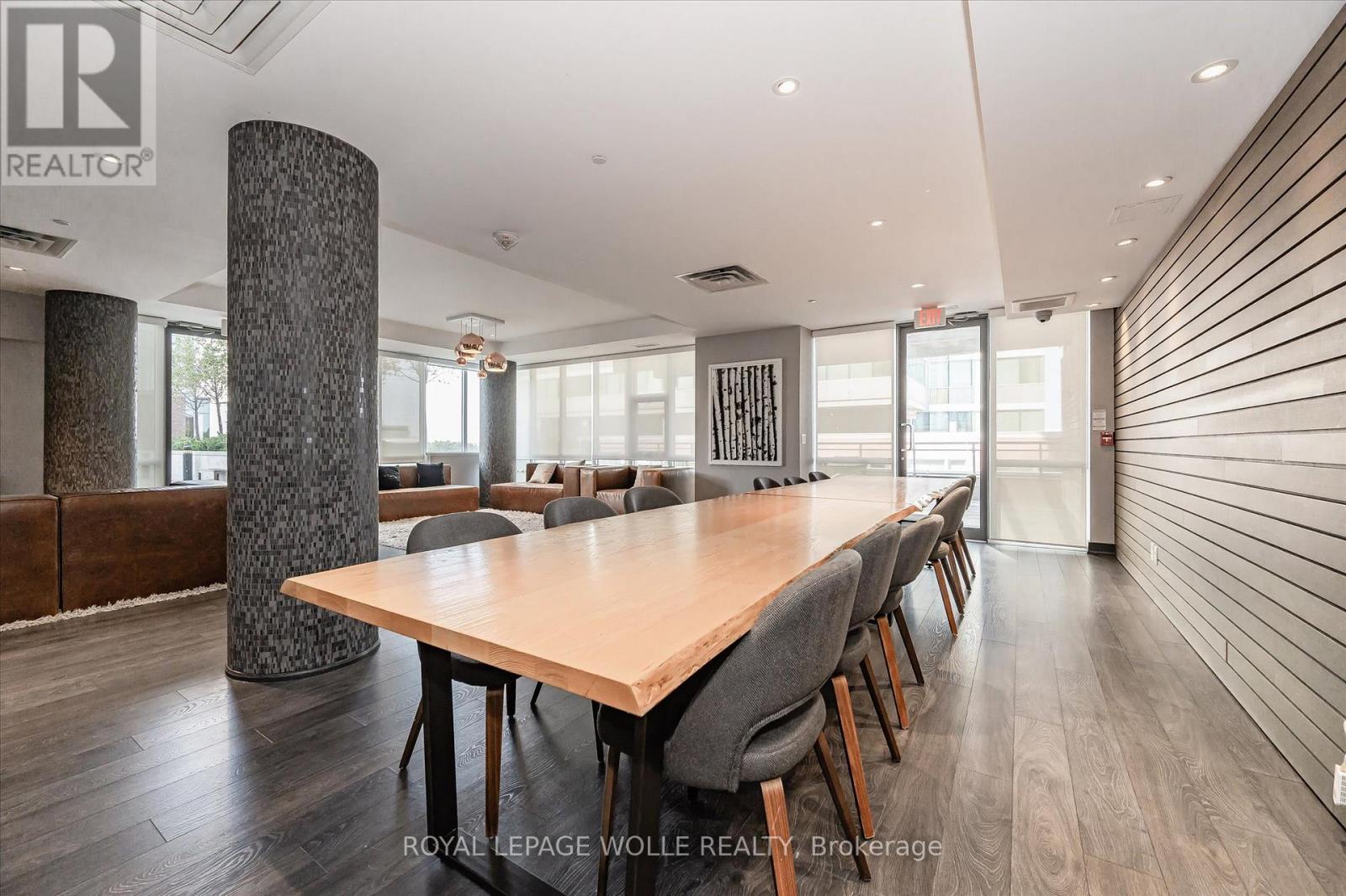 












1707 - 85 DUKE STREET W

,
Kitchener,




Ontario
N2H0B7

