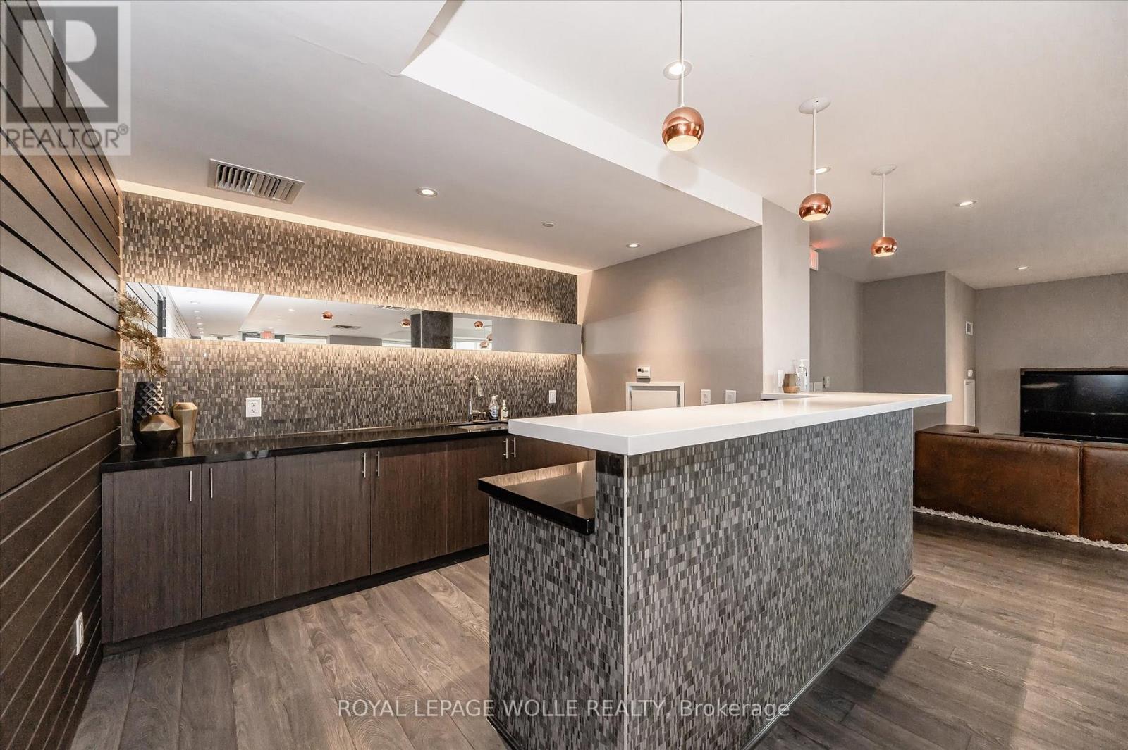 












1707 - 85 DUKE STREET W

,
Kitchener,




Ontario
N2H0B7

