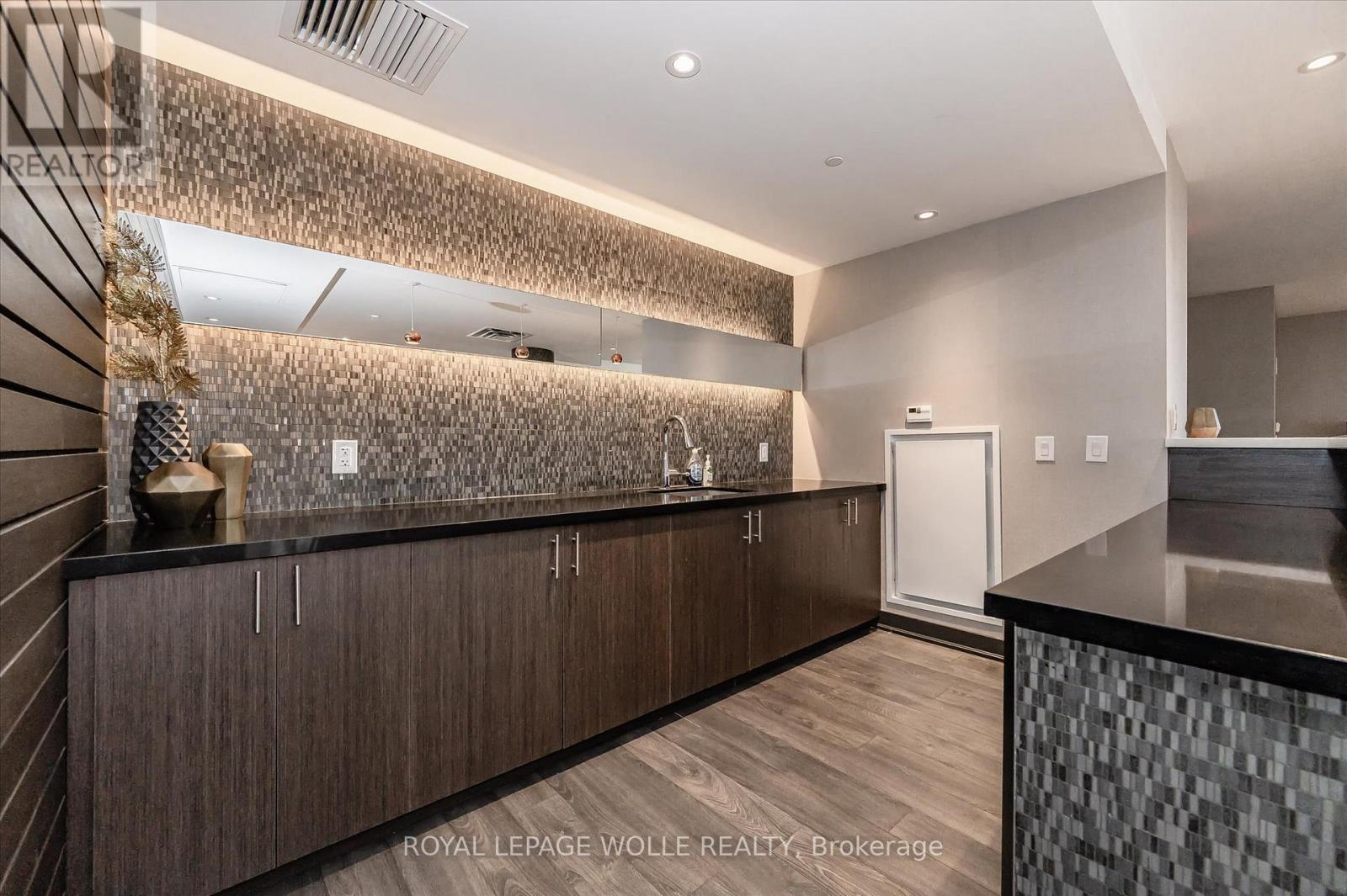 












1707 - 85 DUKE STREET W

,
Kitchener,




Ontario
N2H0B7

