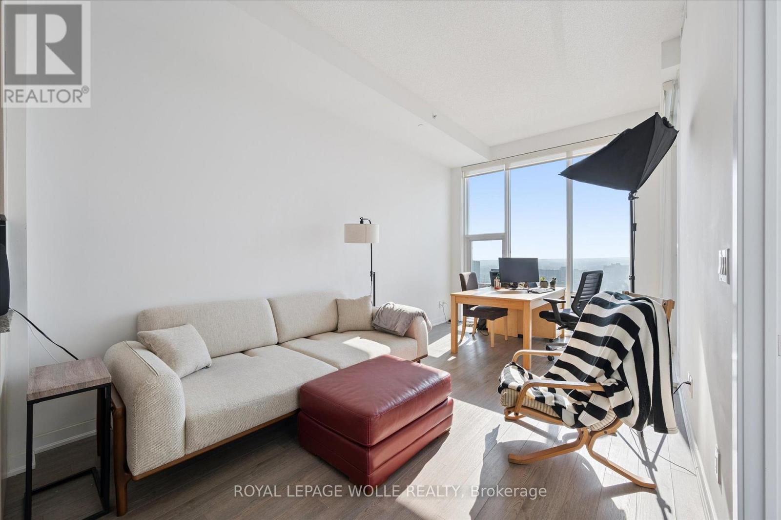 












1707 - 85 DUKE STREET W

,
Kitchener,




Ontario
N2H0B7

