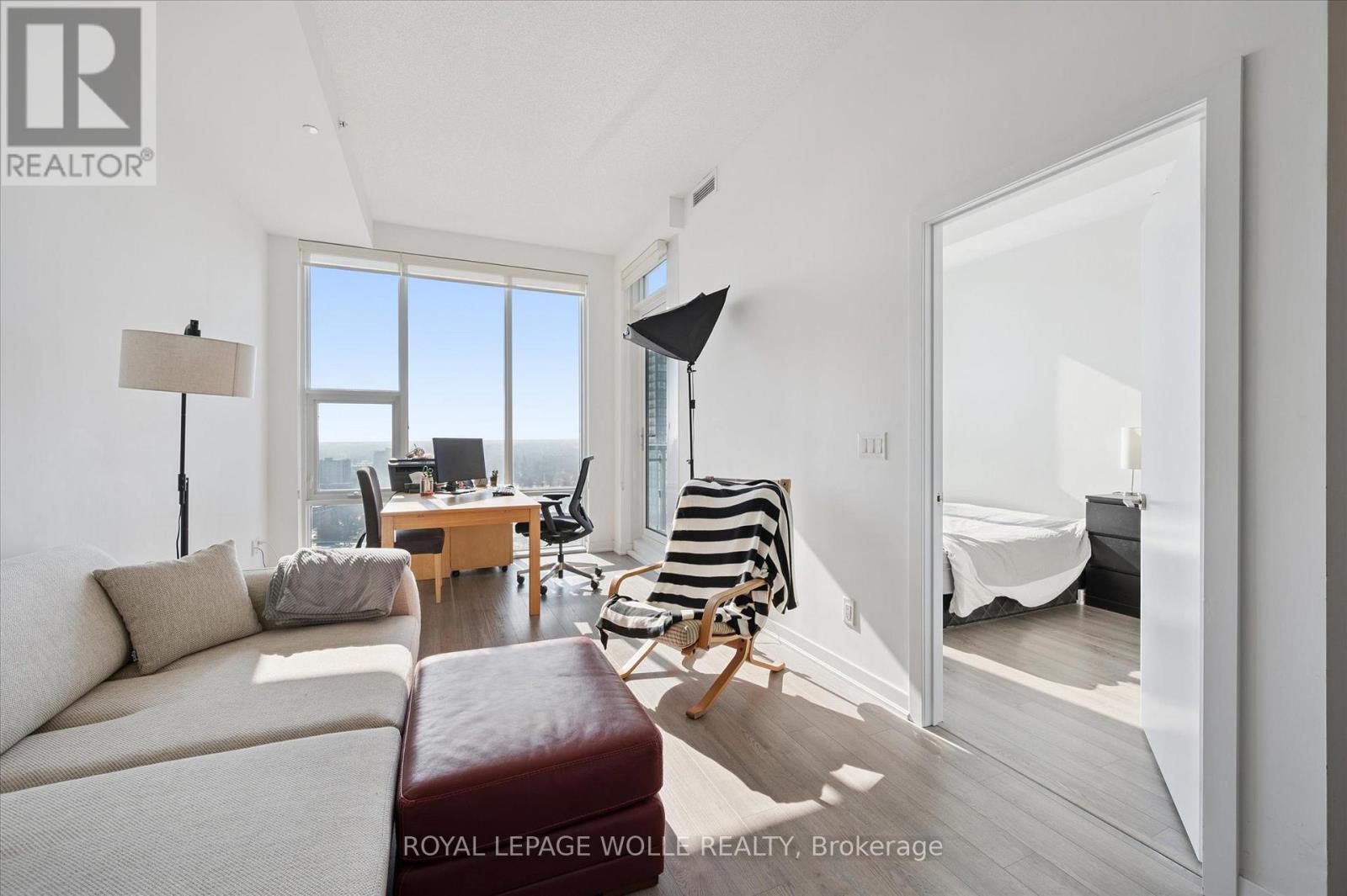 












1707 - 85 DUKE STREET W

,
Kitchener,




Ontario
N2H0B7

