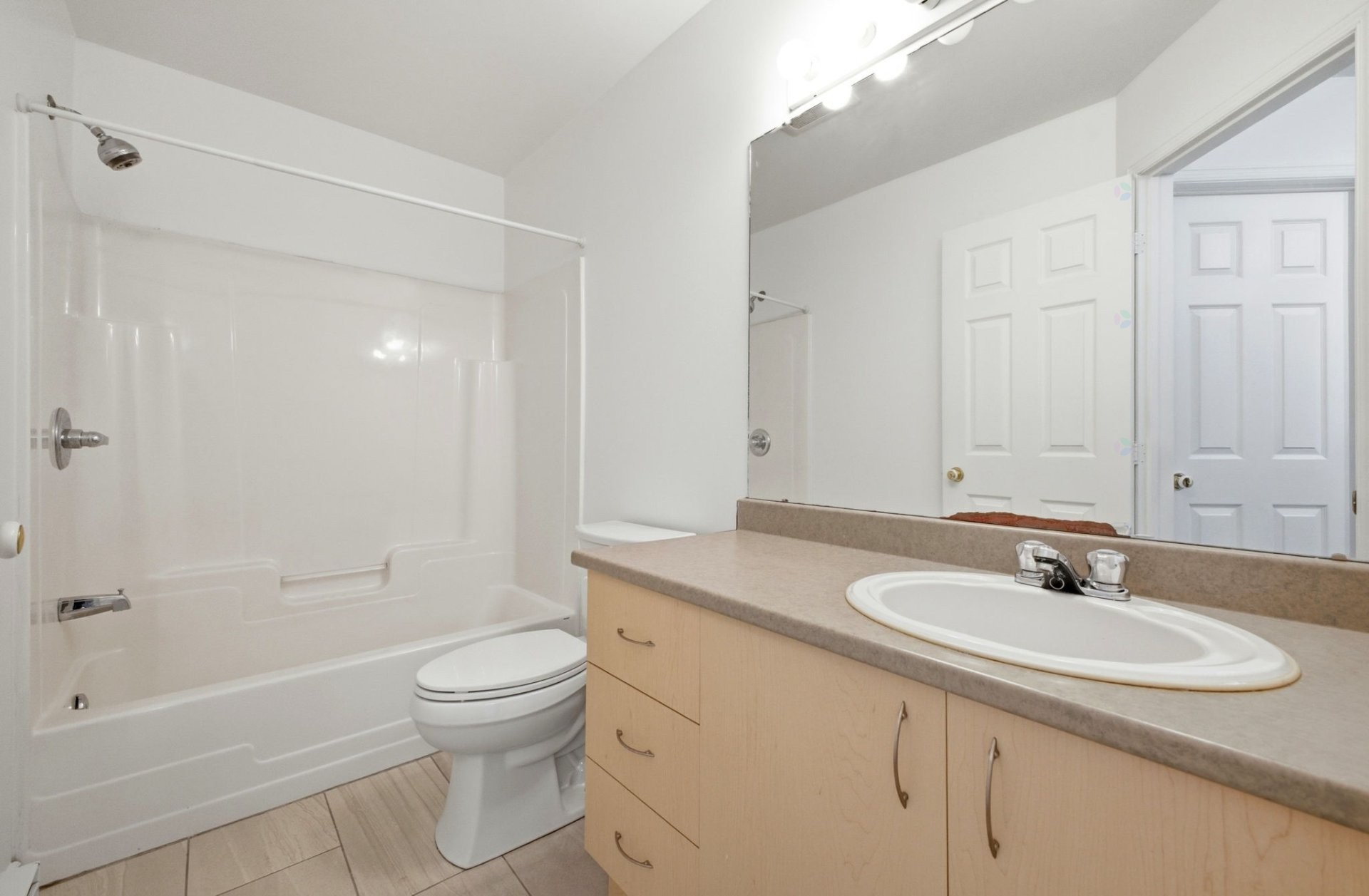 









321


Rue Champlain

, C,
Gatineau (Hull),




QC
J8X3S3

